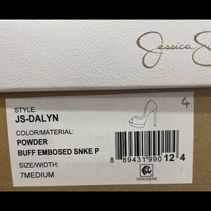 Ladies Size 7 Jessica Simpson Powder Buff Embossed Snake